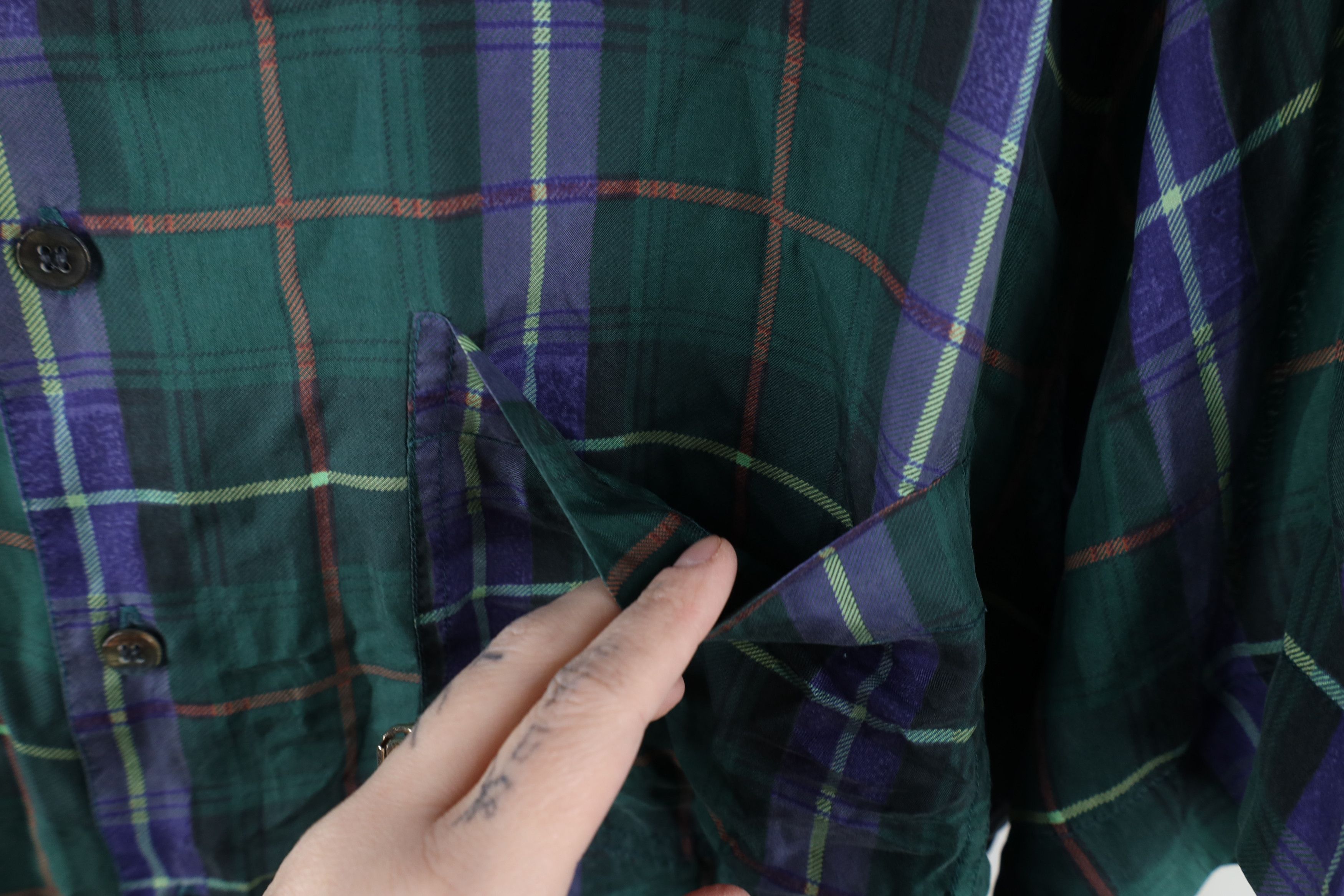 Vintage Vintage 90s Streetwear Fit Silk Collared Button Shirt Plaid Size US S / EU 44-46 / 1 - 5 Thumbnail