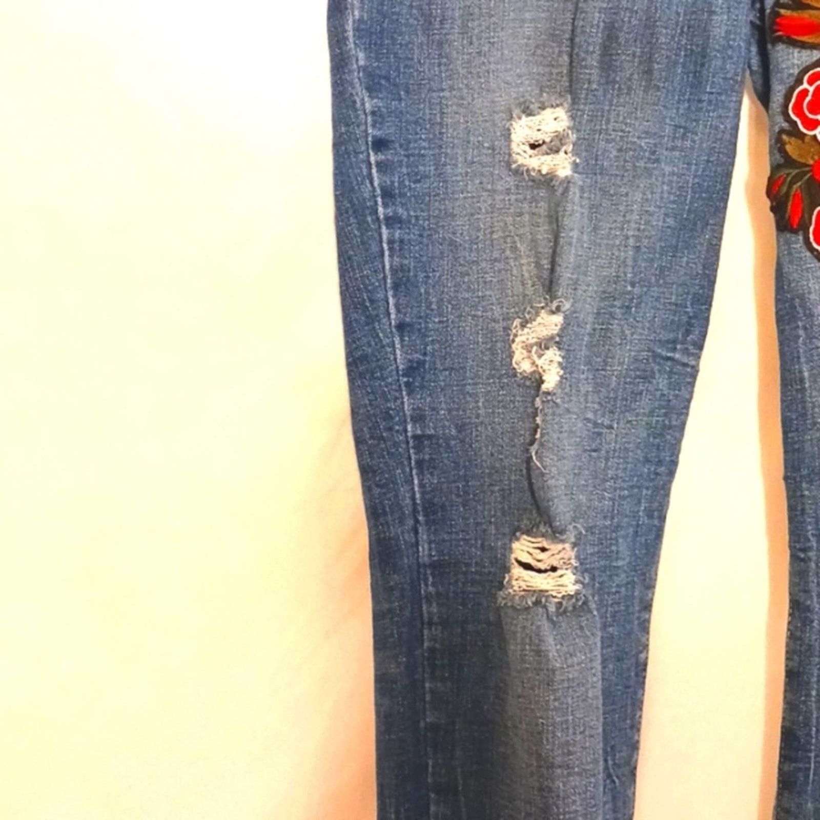 Old Navy Old Navy ROSES Jeans Sz 10 Blue Distess Bohemian Cottagecore Size 30" / US 8 / IT 44 - 8 Thumbnail