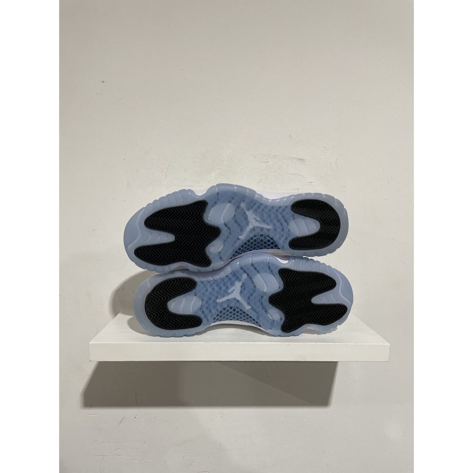 Jordan Brand NIKE JORDAN 11 LEGEND BLUE SIZE 11.5 NEW Size US 11.5 / EU 44-45 - 5 Thumbnail