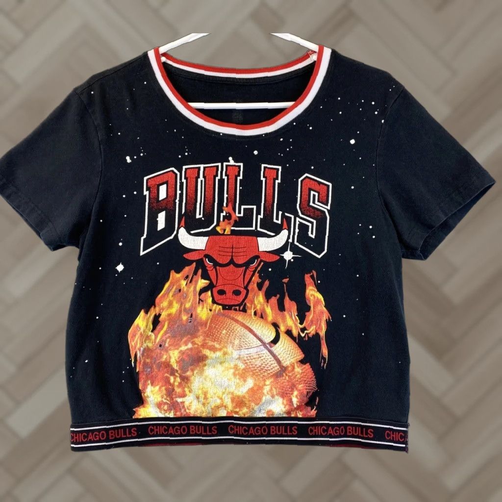 Vintage Chicago Bulls Graphic T-Shirt Women's Size L Black Short Sleeve Dri-Fit NBA Sports Size L / US 10 / IT 46 - 1 Thumbnail