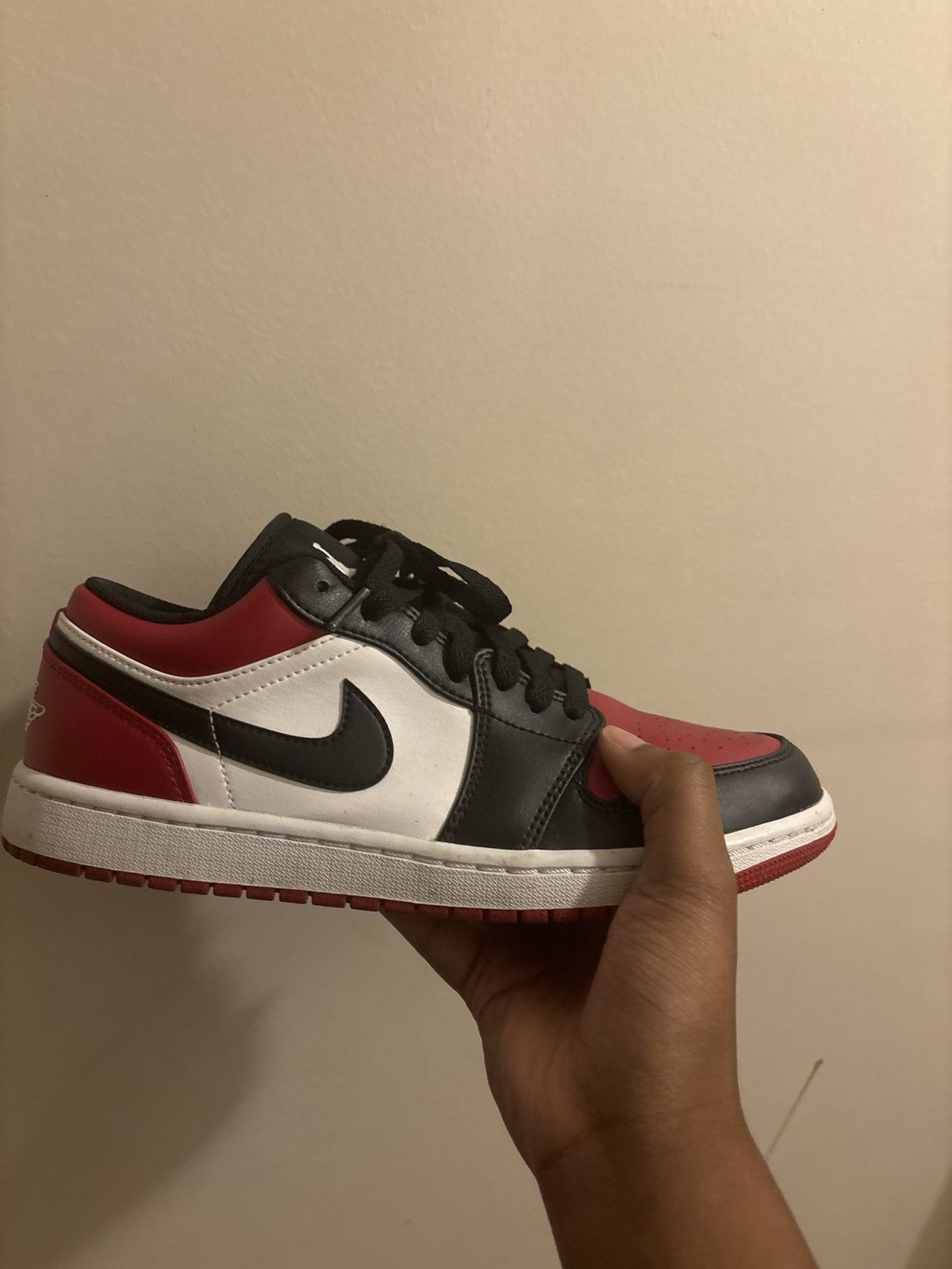 Jordan Brand Jordan 1 Low Bred Toe Size US 8.5 / EU 41-42 - 1 Thumbnail