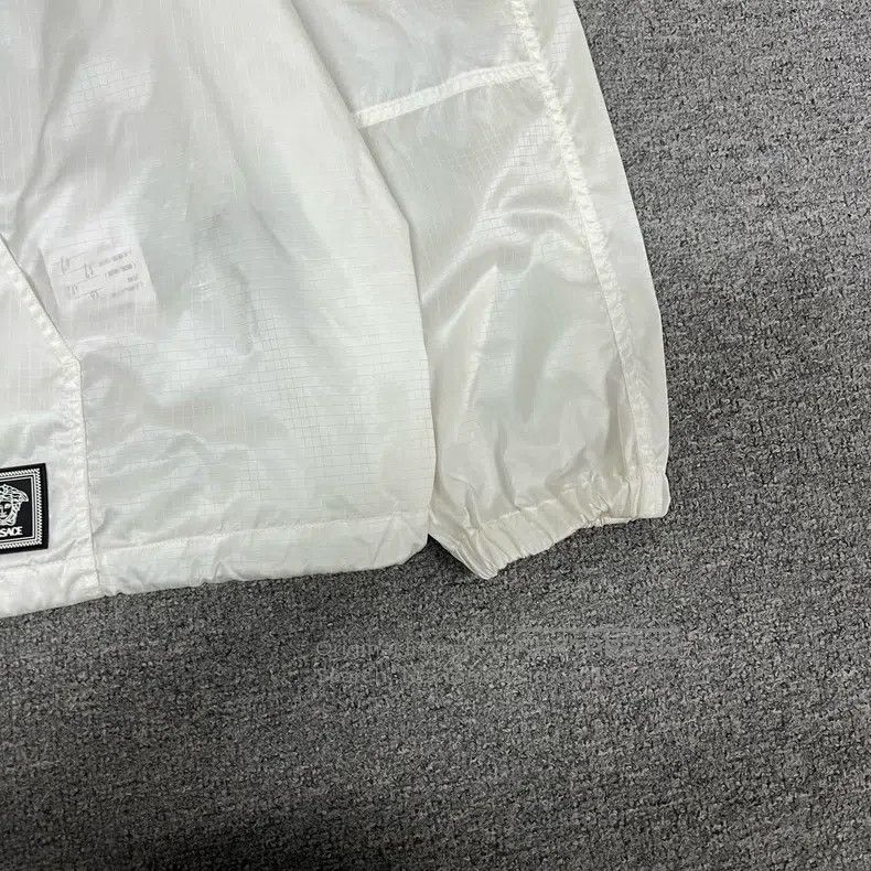 Versace Versace White ripstop plaid hooded jacket Size XL / US 12-14 / IT 48-50 - 4 Thumbnail
