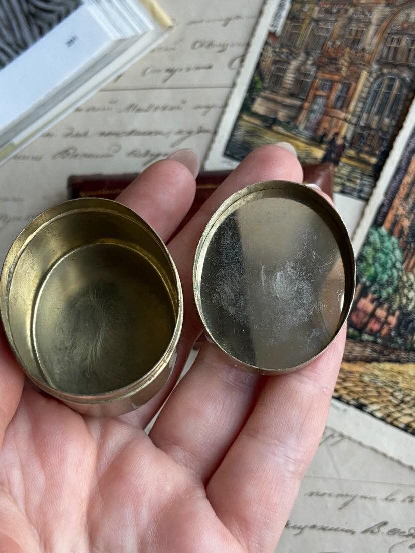 Vintage Vintage Miniature Box Mother Of Pearl Hand Painted Portrait Size ONE SIZE - 7 Thumbnail