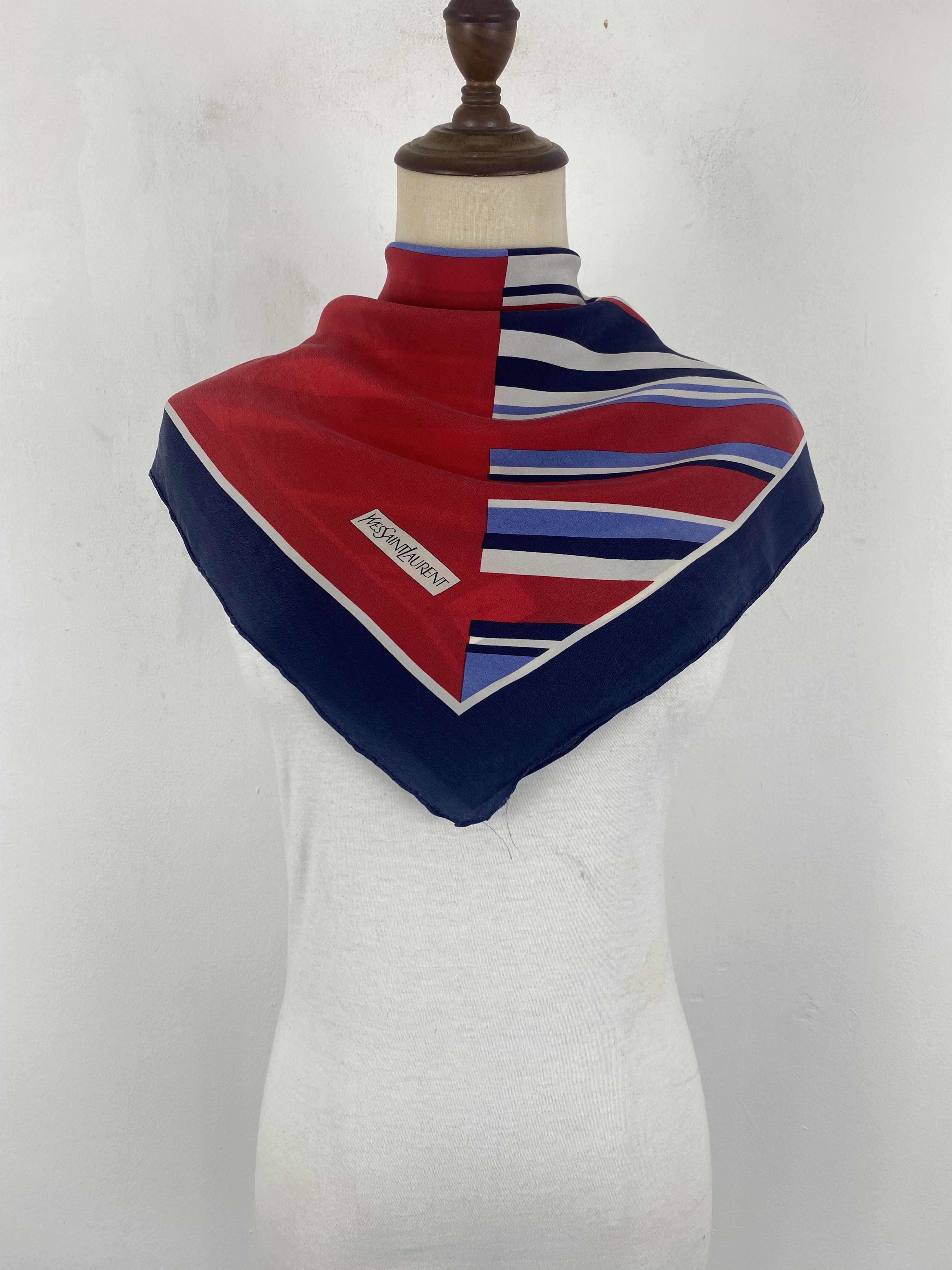 Vintage × Yves Saint Laurent Yves Saint Laurent Silk Scarf / Foulards / Silk Shawl SN0027 Size ONE SIZE - 1 Thumbnail