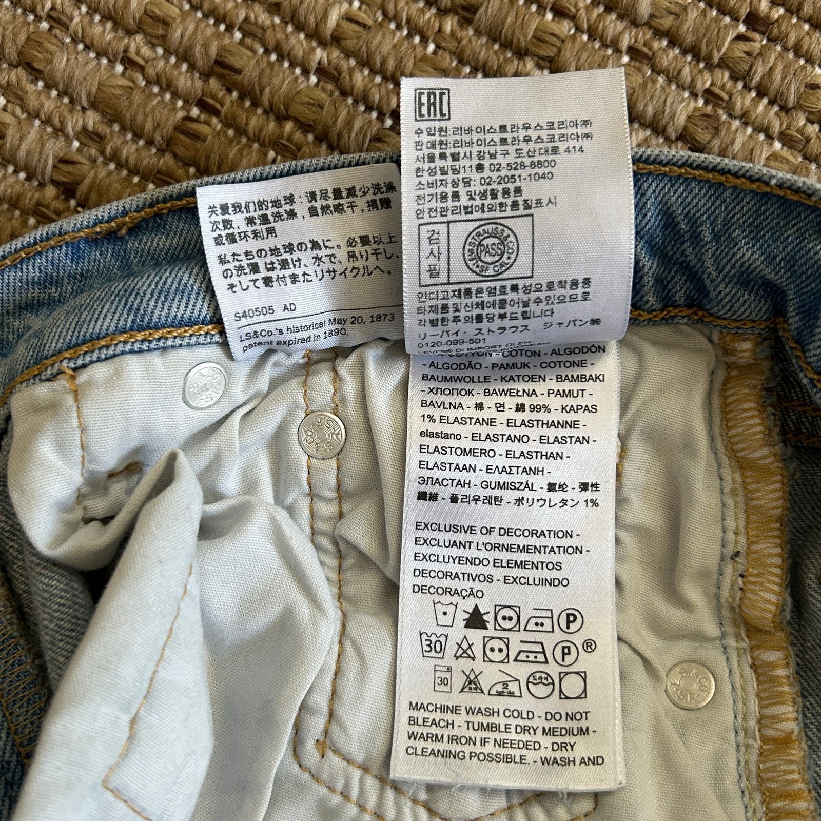 Levi's Custom Reworked Levi's 501 Split-Hem Paint Splatter Jeans Size 25" / US 0 / IT 36 - 8 Thumbnail