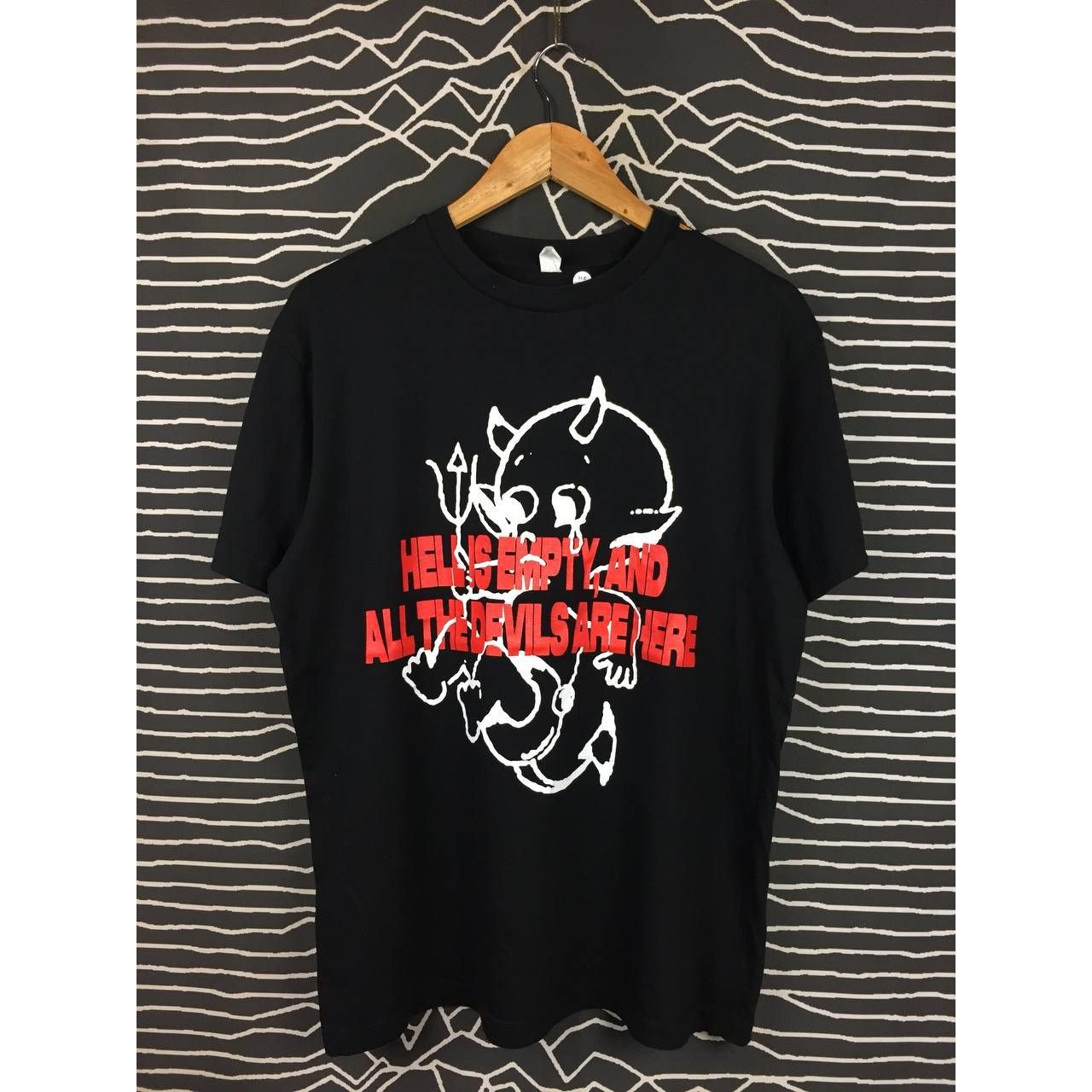 Vintage Hell Is Empty And All The Devils Are Here Graphic Tee Size US M / EU 48-50 / 2 - 1 Thumbnail