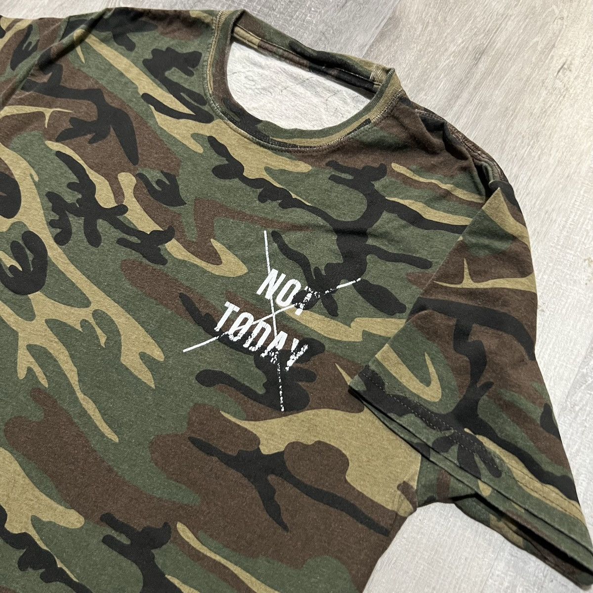 Other Hillsong United Camo Let The Devil Know Not Today Shirt Size US M / EU 48-50 / 2 - 3 Thumbnail