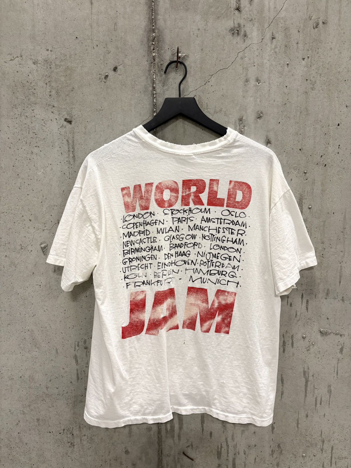 Band Tees Vintage Pearl Jam World Shirt Thrashed Faded Grunge Band Size US XL / EU 56 / 4 - 3 Thumbnail