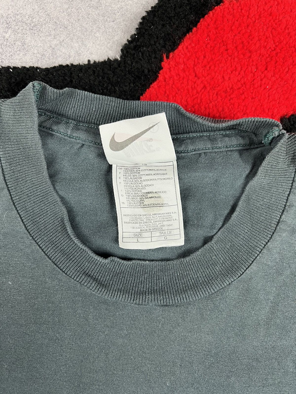 Vintage Vintage 90s Nike Faded Big Logo Swoosh Y2K Tee Shirt Size US L / EU 52-54 / 3 - 8 Thumbnail