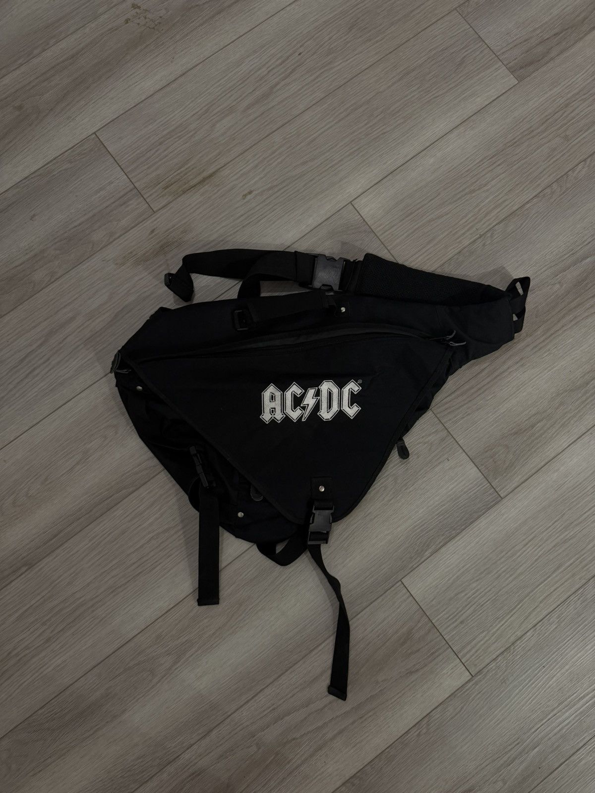 AC/DC Rare Vintage AC/DC black waist bag Size ONE SIZE - 1 Thumbnail