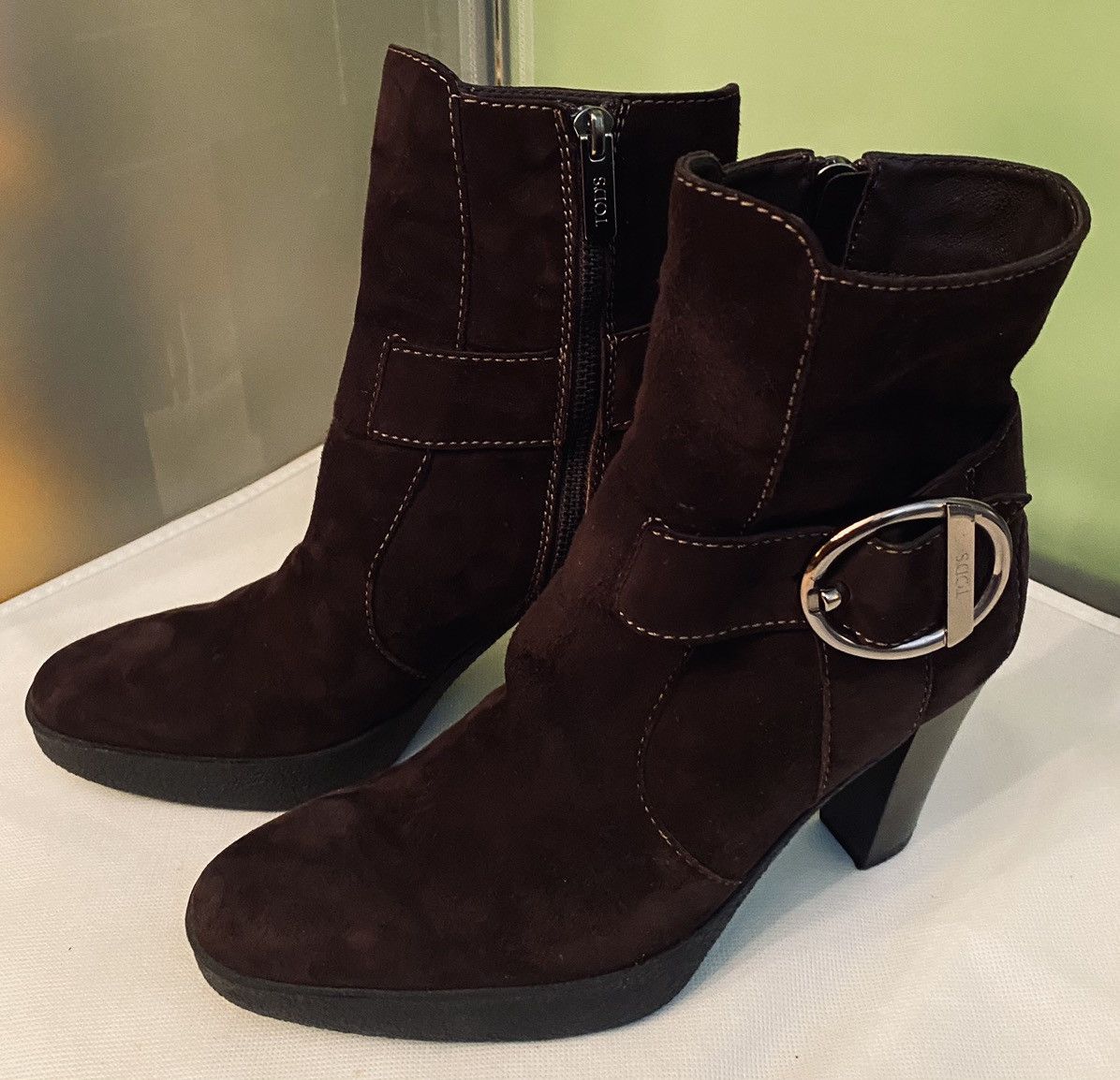 Tod's Tod’s 🇮🇹 brown suede medallion buckled ankle boots 6 UK VGC Size US 8.5 / IT 38.5 - 1 Thumbnail