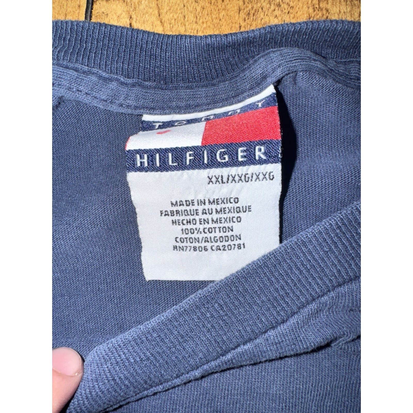Tommy Hilfiger VINTAGE Tommy Hilfiger Surfing Graphic T-Shirt Men’s XXL Navy Blue 90s Surf Beach USA Crew Neck Short Sleeve Cotton Navy Mens XXL Surf Graphics 2000s Size US XXL / EU 58 / 5 - 5 Thumbnail