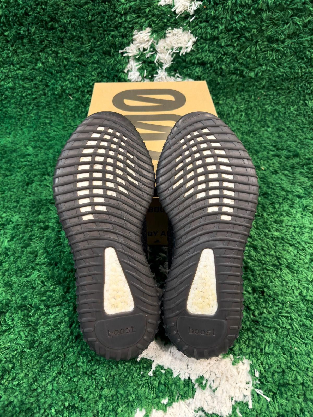 Adidas × Yeezy adidas Yeezy 350 V2 Bred Size US 12 / EU 45 - 9 Thumbnail