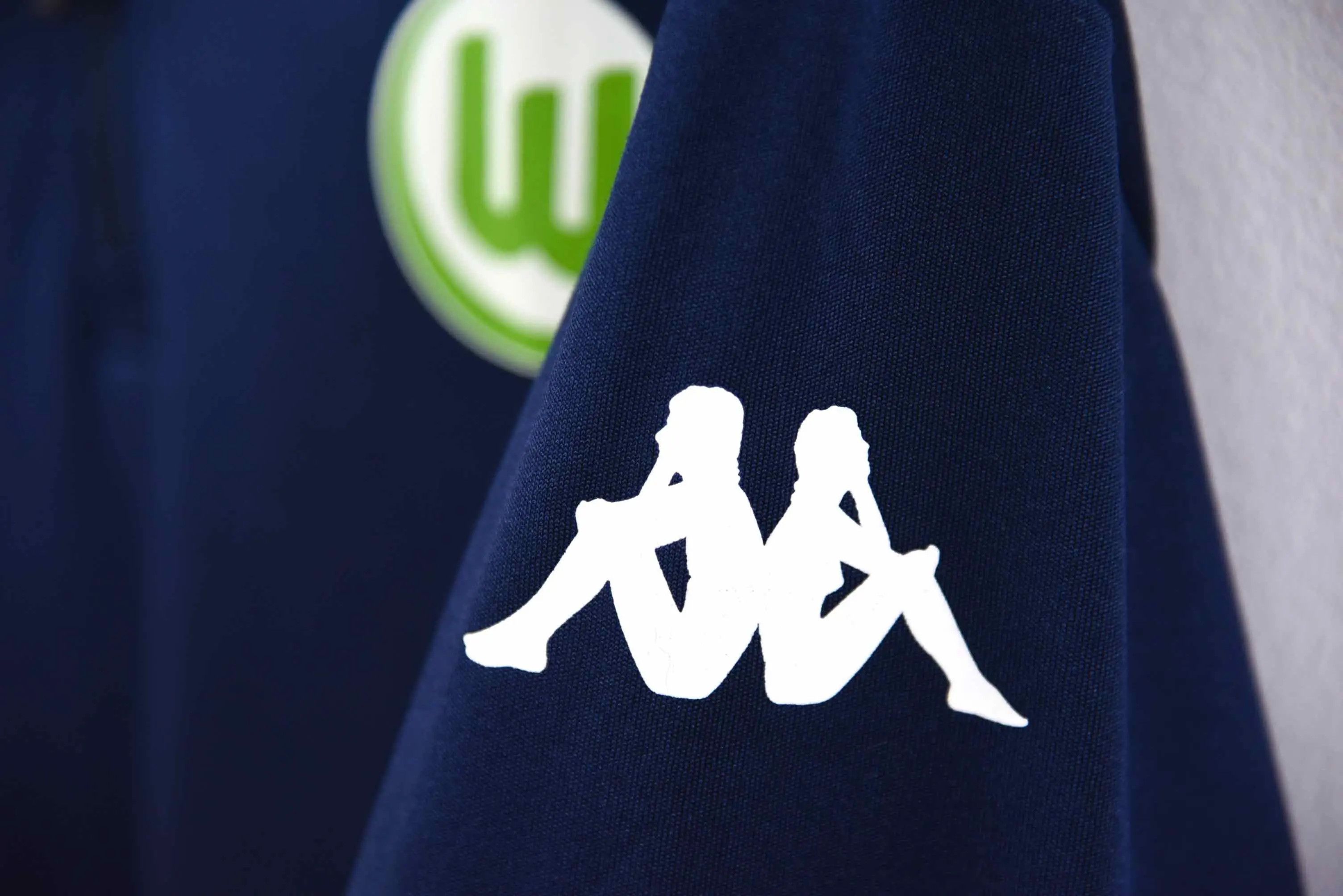 Kappa VfL Wolfsburg XL Training Football Tracksuit Jumper Pullover Size US XL / EU 56 / 4 - 4 Thumbnail