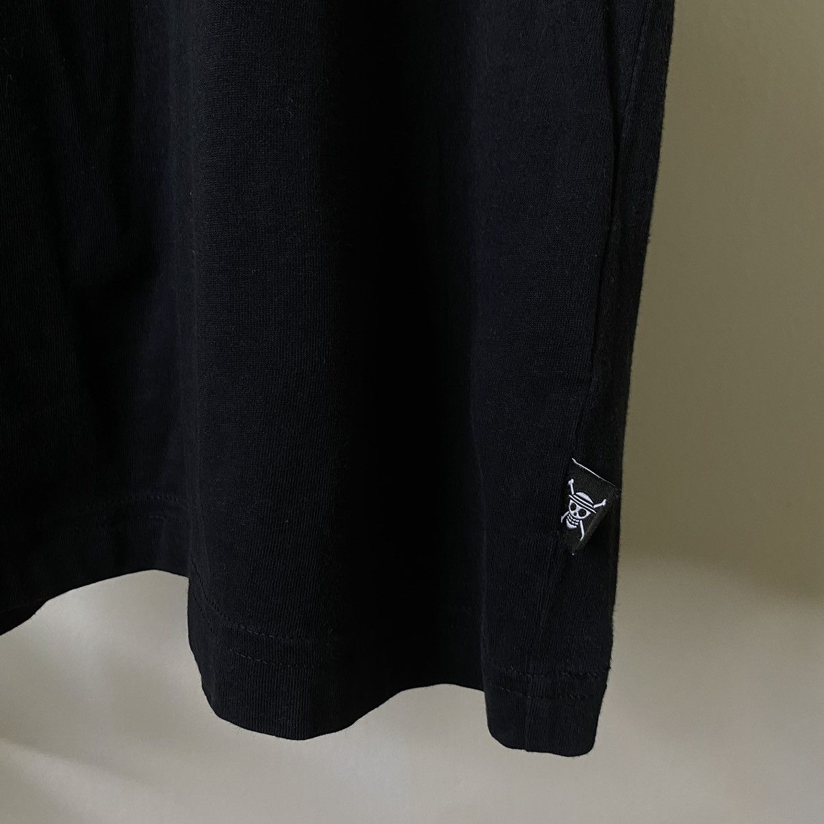 Anime × Japanese Brand × One Piece Uniqlo x Anime One Piece Roronoa Zoro Manga Series Tee Size US L / EU 52-54 / 3 - 3 Thumbnail