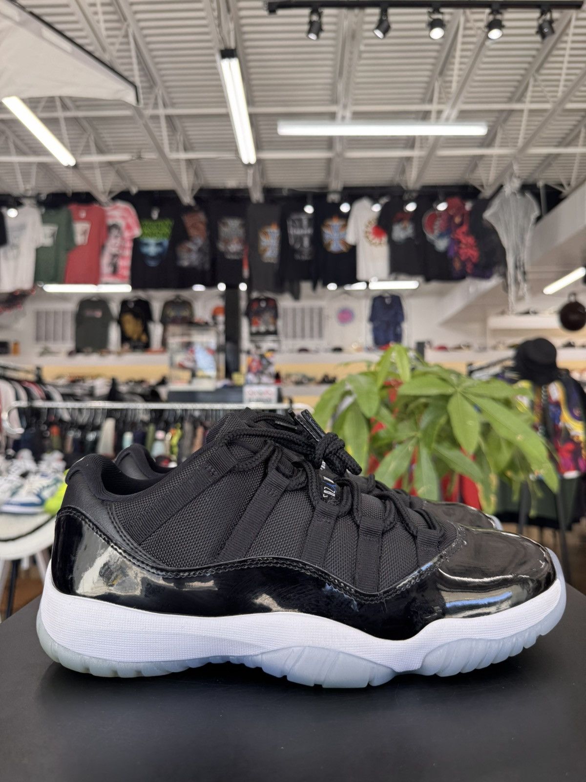 Jordan Brand Air Jordan 11 Low Space Jam Size 10 (2024) Size US 10 / EU 43 - 6 Thumbnail