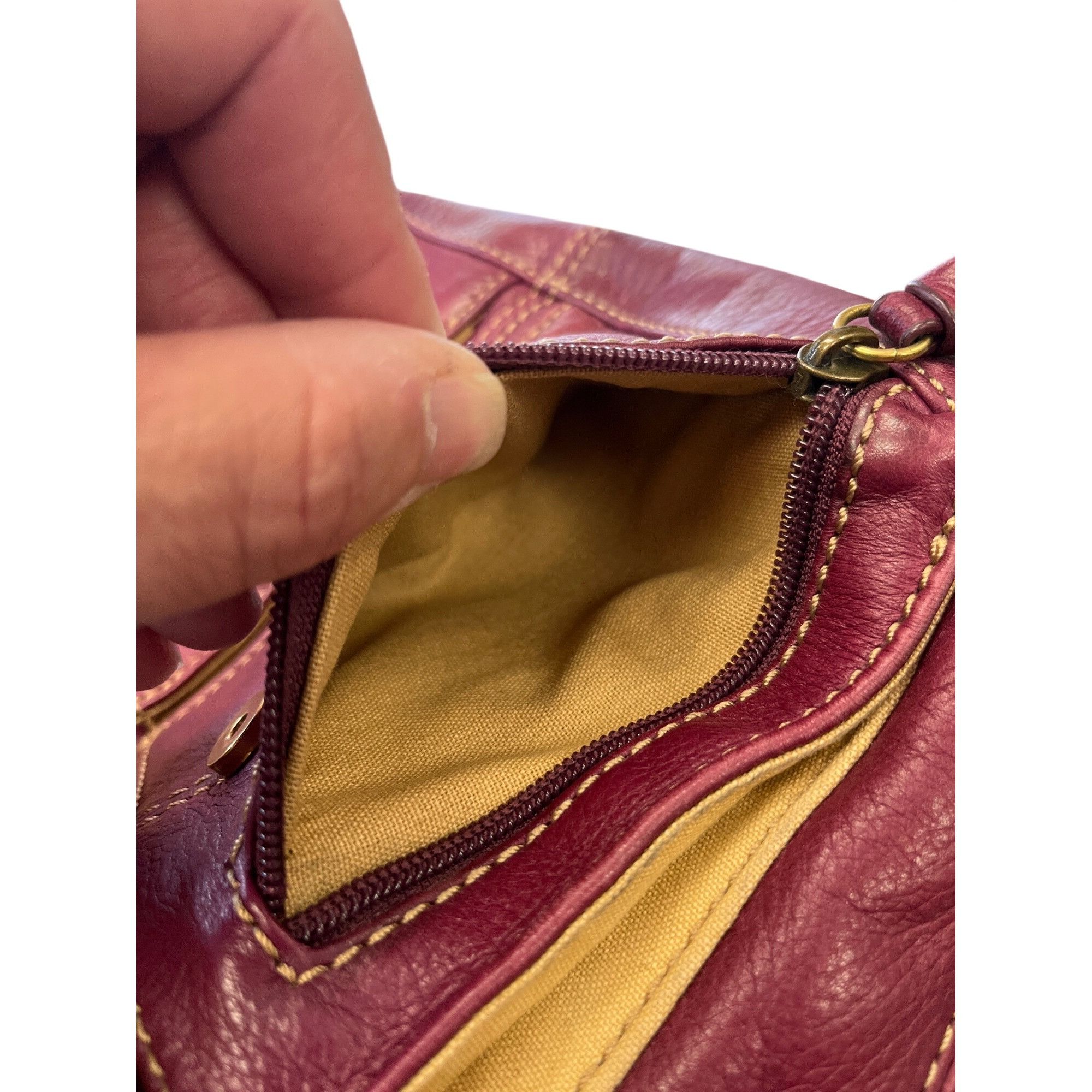 Fossil Fossil VTG wms red gold ware leather crossbody shoulder hand Size ONE SIZE - 8 Thumbnail