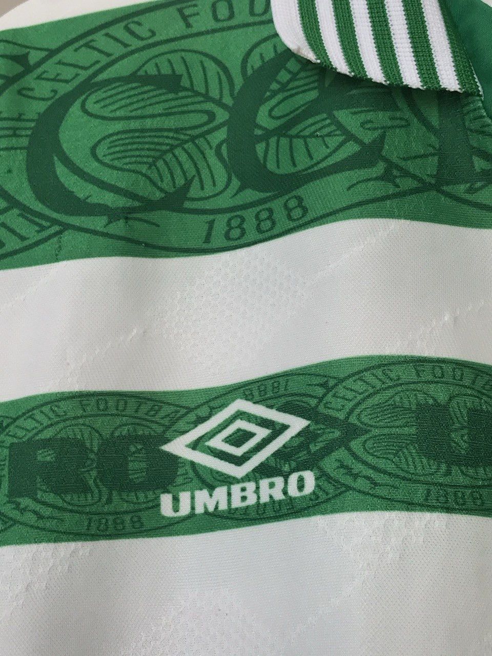 Umbro Vintage 1990s Umbro Celtic FC Retro Football Shirt Jersey Size US XL / EU 56 / 4 - 6 Thumbnail