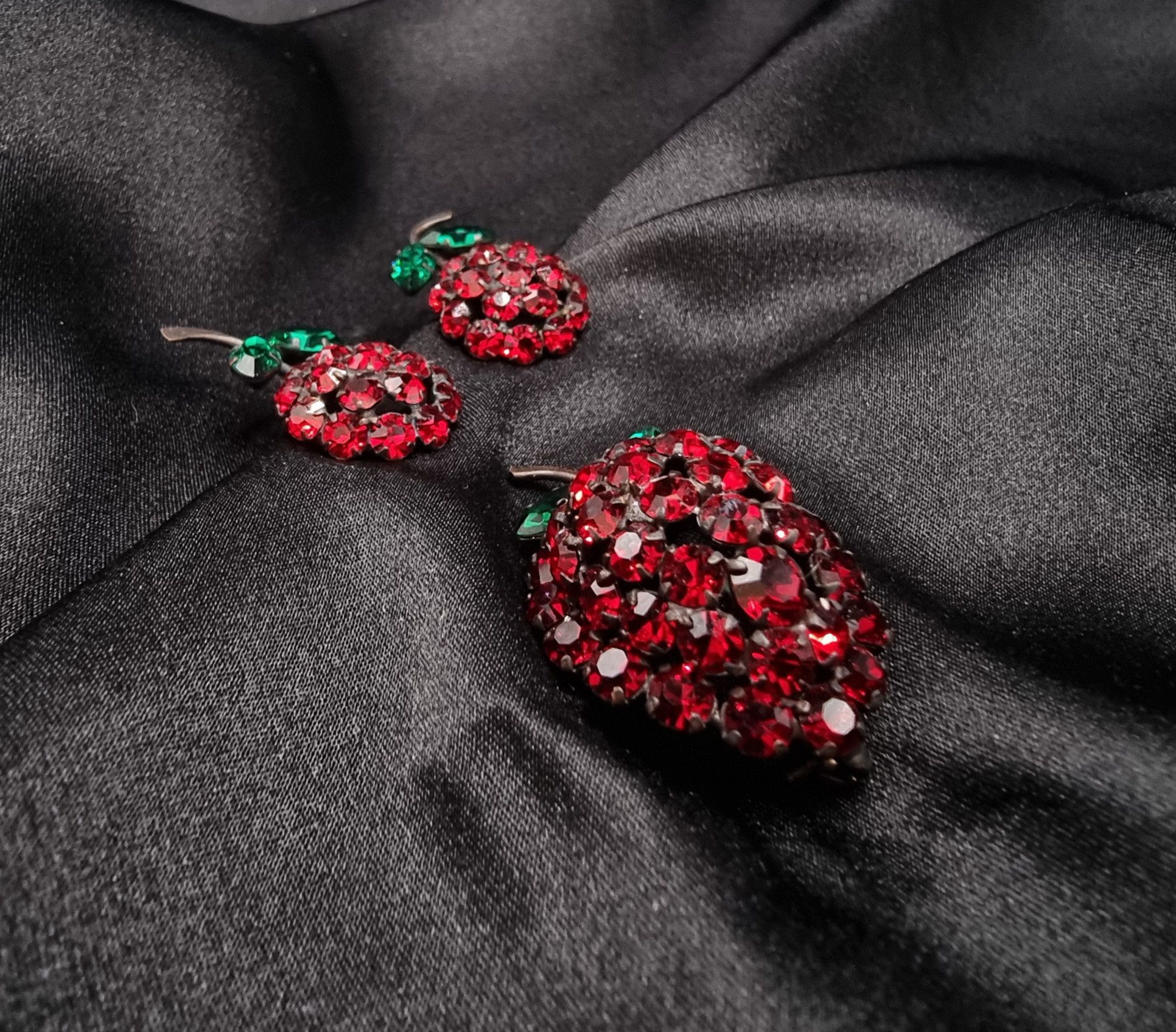 Vintage Vintage Made in Austria Red Strawberry Fruits Crystals Jewel Size ONE SIZE - 2 Thumbnail