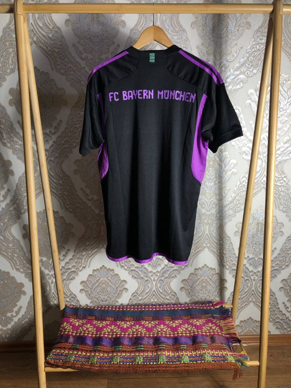 Adidas VINTAGE ADIDAS FC BAYERN MUNCHEN GERMANY SOCCER JERSEY RETRO Size US L / EU 52-54 / 3 - 8 Thumbnail