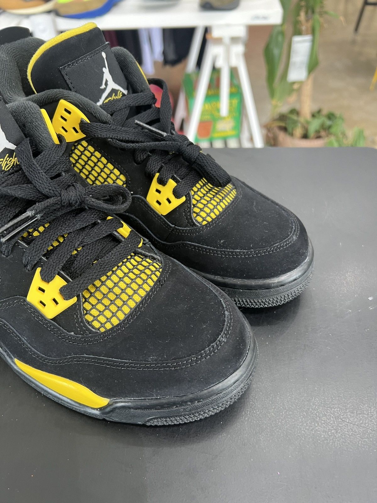 Jordan Brand Air Jordan 4 Thunder Sz. 7Y (2023) Size US 7 / EU 40 - 7 Thumbnail