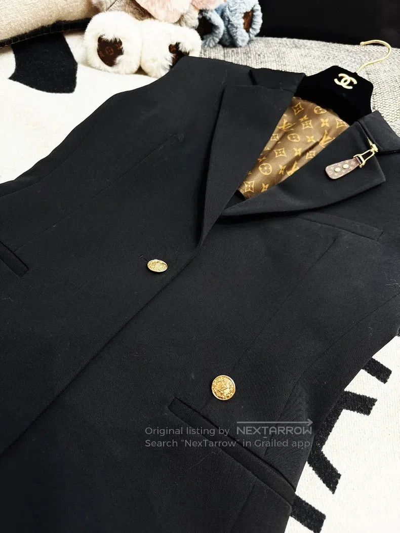 Louis Vuitton Louis Vuitton Sleeveless blazer in dark blue solid color w Size XS / US 0-2 / IT 36-38 - 4 Thumbnail