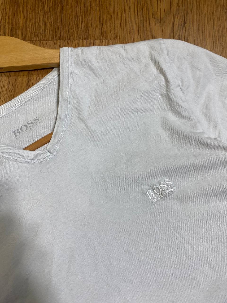 Hugo Boss × Vintage Vintage Streetwear Hugo Boss T-shirt Size US S / EU 44-46 / 1 - 2 Thumbnail