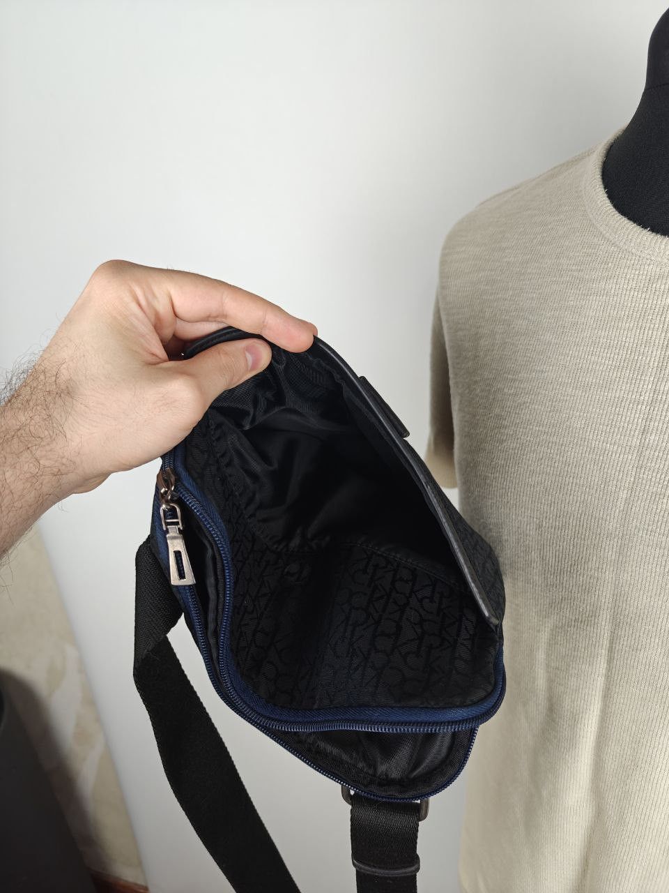 Calvin Klein Calvin Klein Jeans Monogram Crossbody Bag Blue Size 26 - 6 Thumbnail