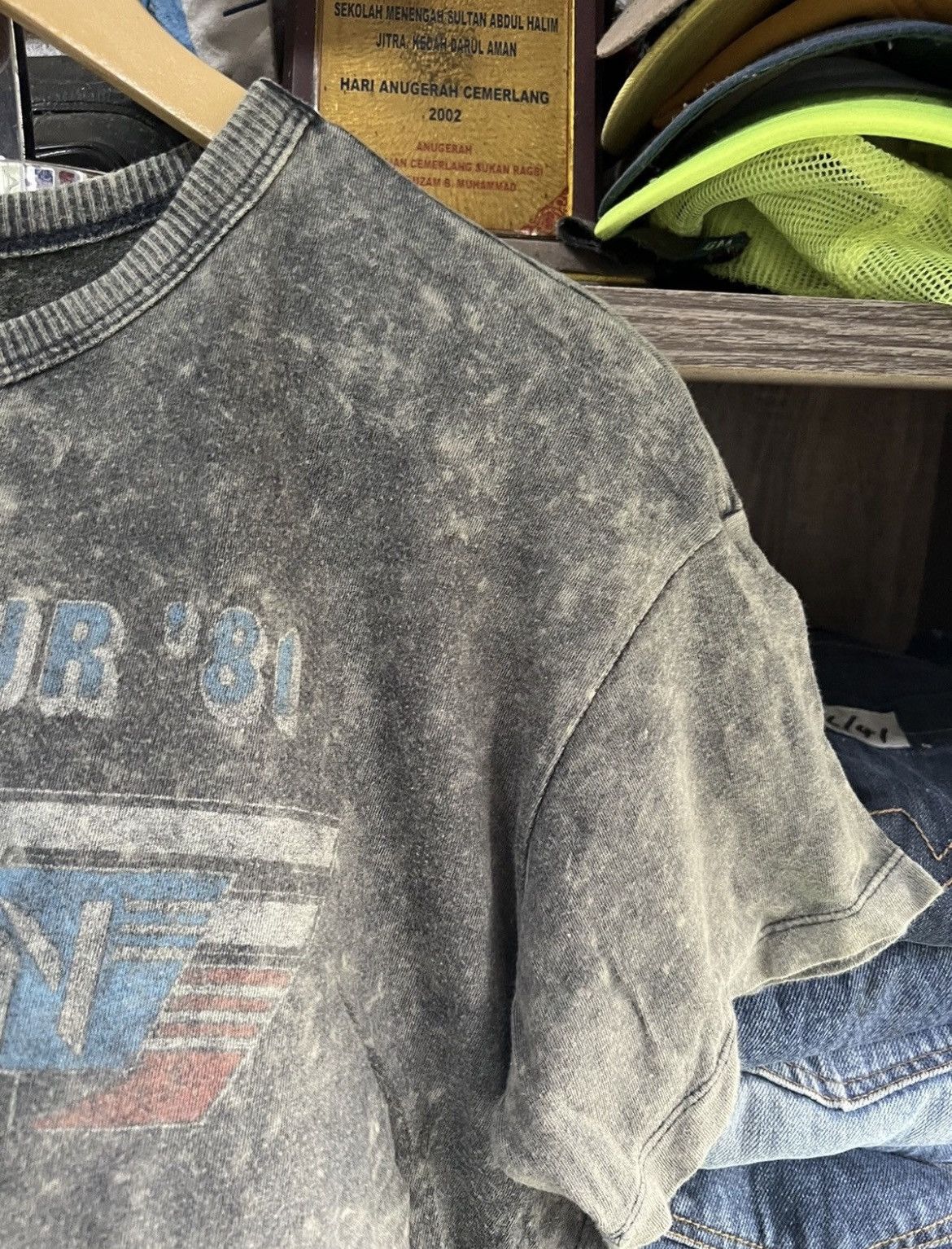 American Eagle Outfitters 🔥American Eagle Outfitters Van Halen Kick Ass Cropped Tees Size US M / EU 48-50 / 2 - 6 Thumbnail