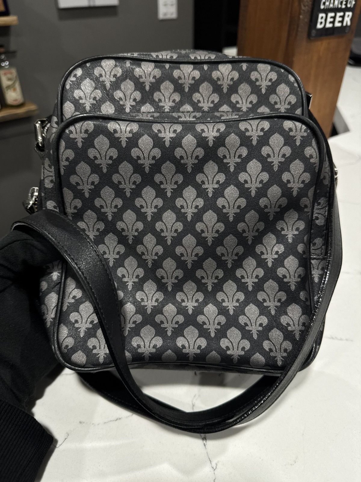 Patrick Cox Vintage Patrick Cox Fleur-De-Lis Monogram Side Bag Size ONE SIZE - 1 Thumbnail