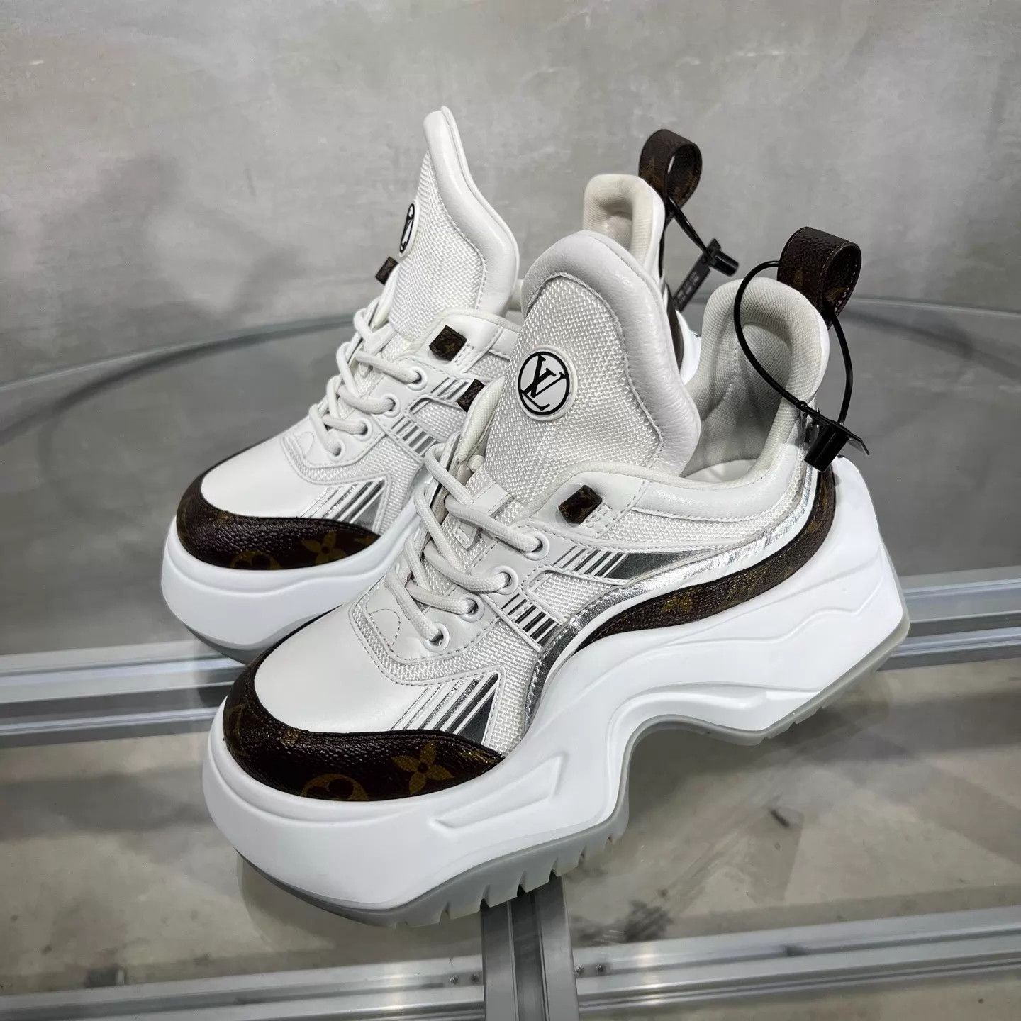 Louis Vuitton LOUIS VUITTON Archlight 2.0 White Brown EUR 35 Size US 4.5 / IT 34.5 - 2 Thumbnail
