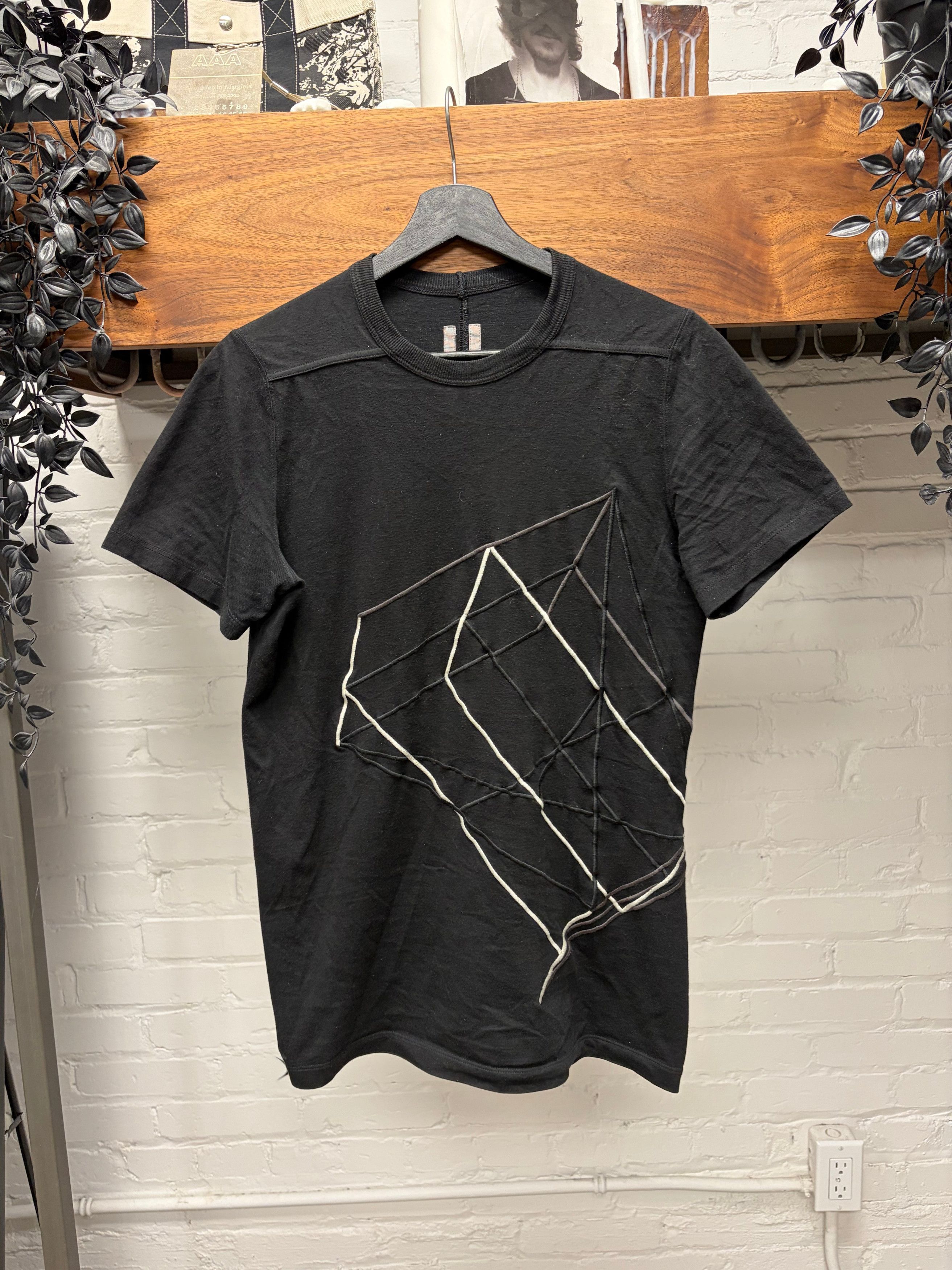 Rick Owens SS2019 Rick Owens ‘Geometric’ Embroidered Black Logo T-Shirt Size US XS / EU 42 / 0 - 1 Thumbnail