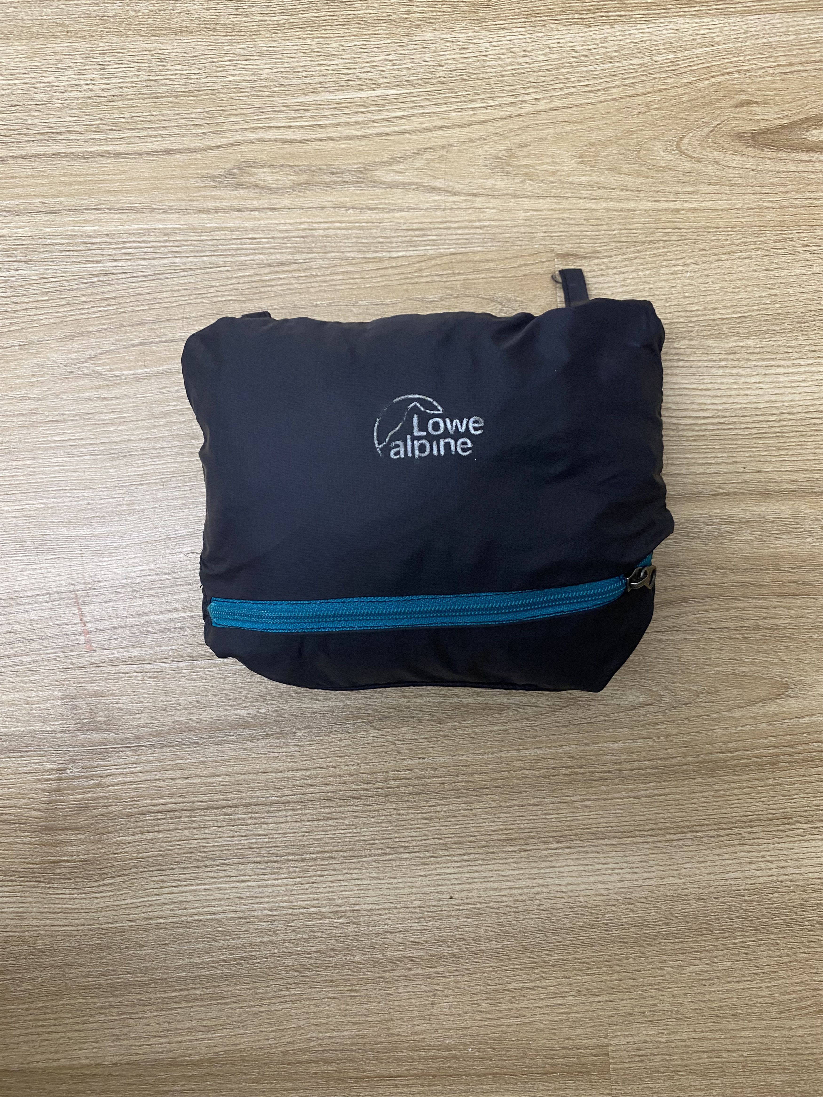 Other Outdoor Pocketable Light Jacket Second Branded LOWE ALPINE Size US L / EU 52-54 / 3 - 5 Thumbnail