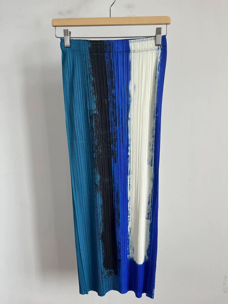 Issey Miyake Issey Miyake size:3 Blue and white color-blocked pleated s Size 22" - 1 Thumbnail
