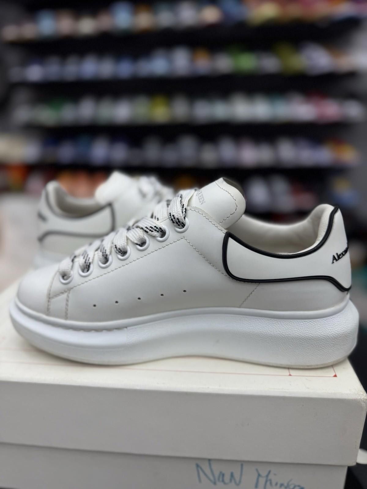 Alexander McQueen Alexander McQueen Women's Oversized Sneakers 38.5EU/8.5US Size US 8.5 / IT 38.5 - 8 Thumbnail
