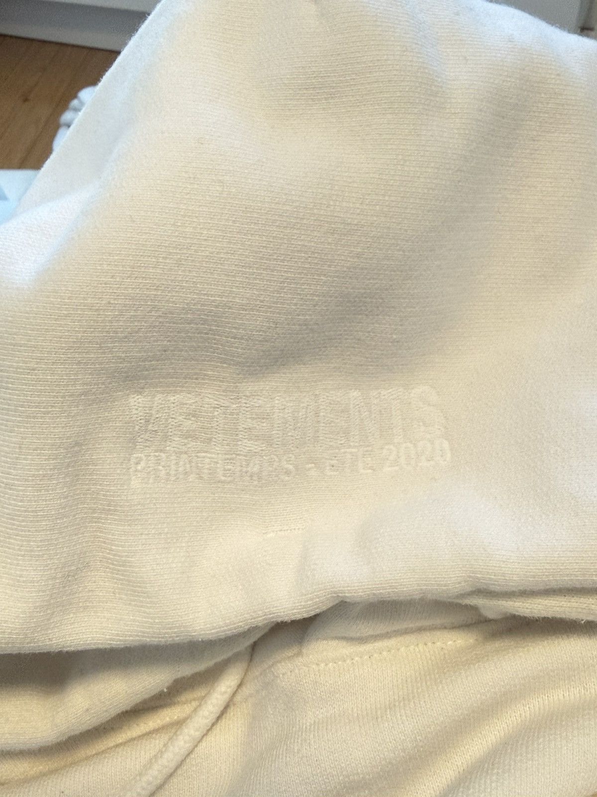 Vetements Vetements Shipping Label Hoodie (White) Size US S / EU 44-46 / 1 - 11 Thumbnail