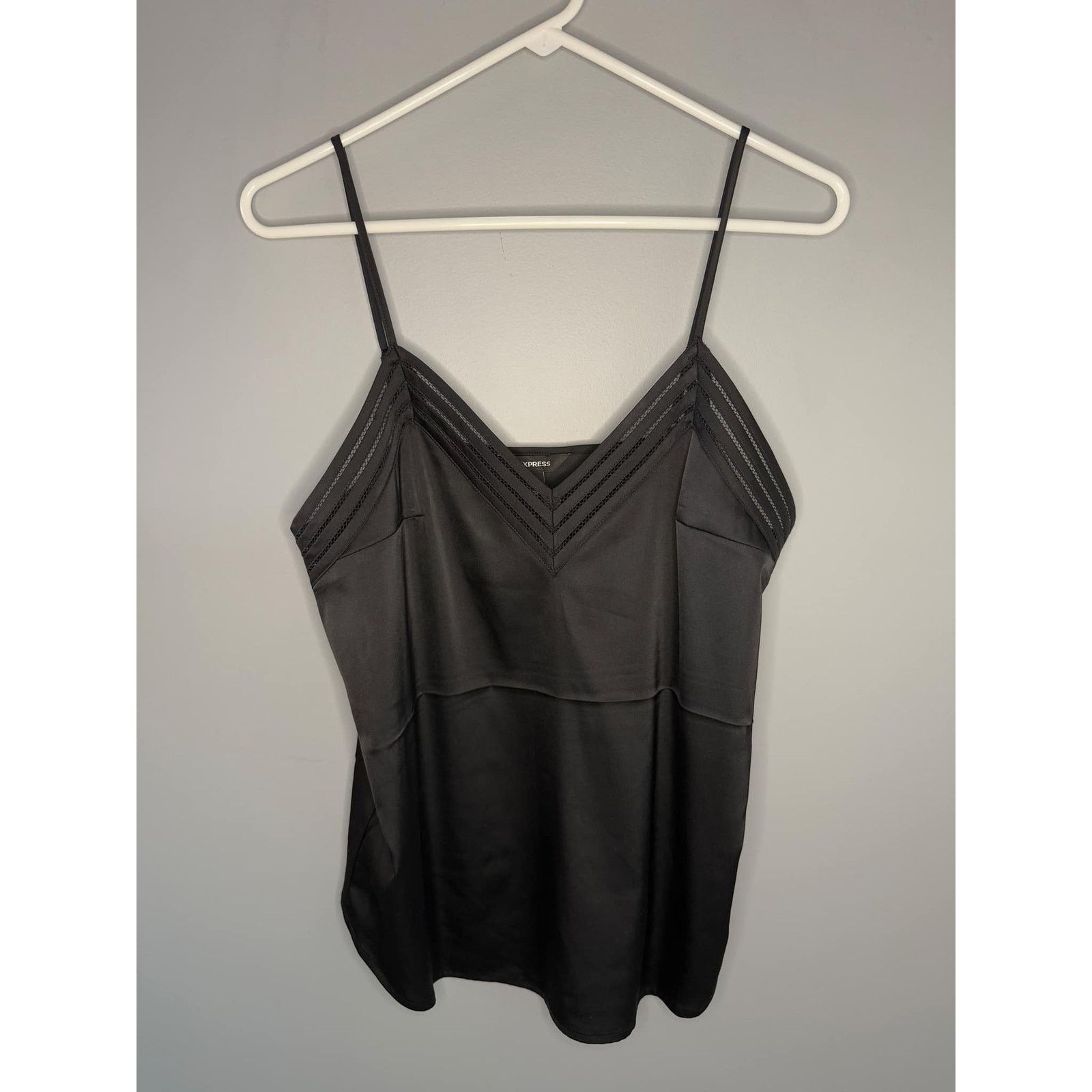 Express NWT Express V-Neck Cutout Tank Top Black Womens Size Medium Size M / US 6-8 / IT 42-44 - 2 Thumbnail