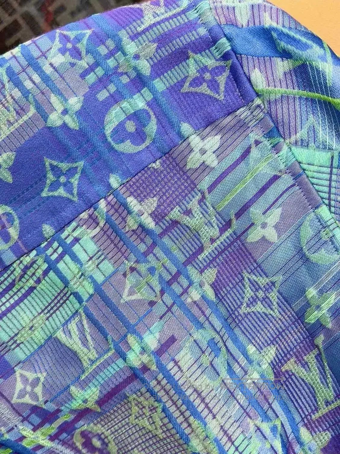 Louis Vuitton Louis Vuitton Neon Check Logo Print Shirt. Size US S / EU 44-46 / 1 - 5 Thumbnail