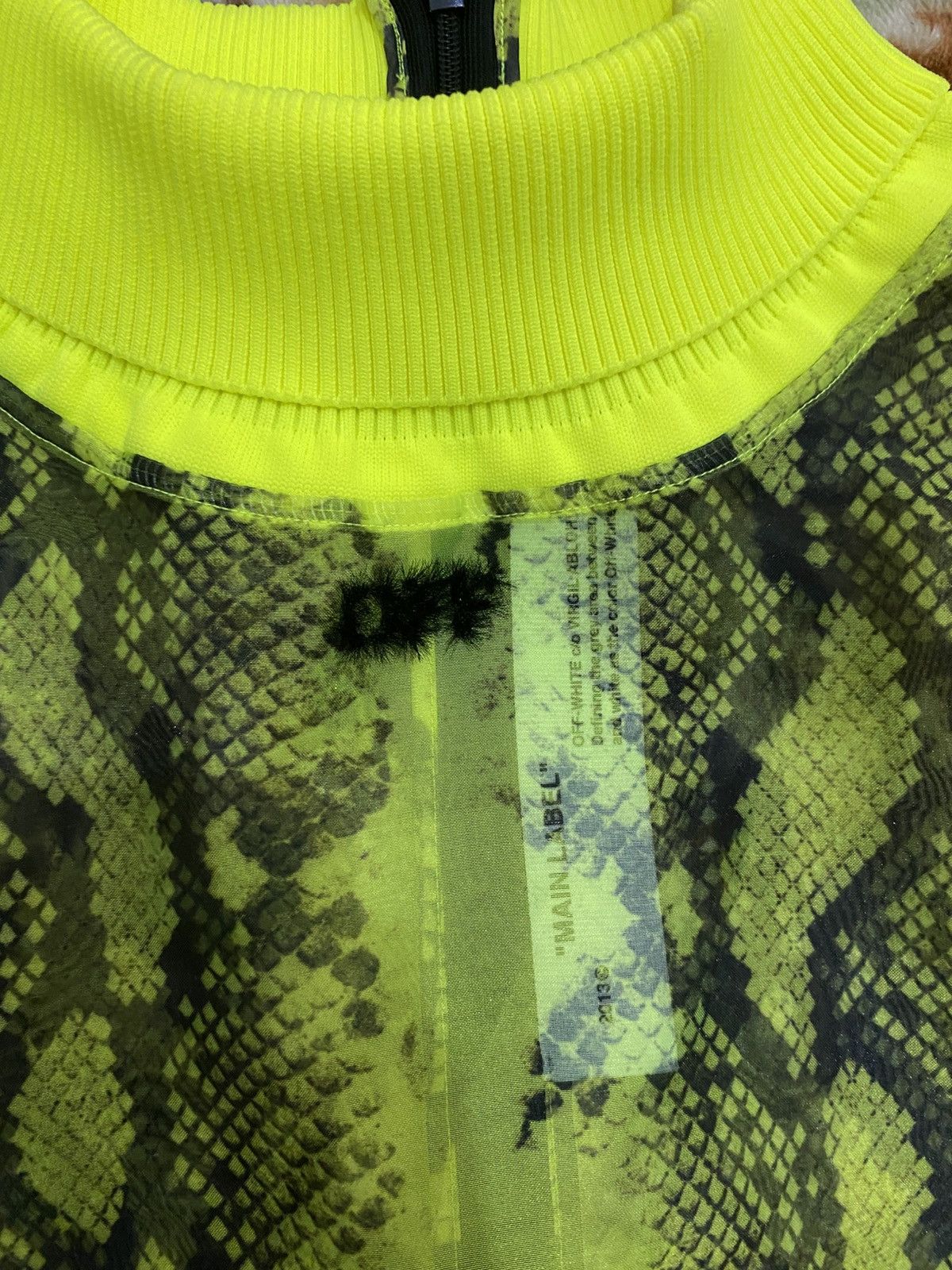 Off-White OFF-WHITE NEON YELLOW SNAKESKIN PRINT SLEEVELESS TOP Size S / US 4 / IT 40 - 2 Thumbnail