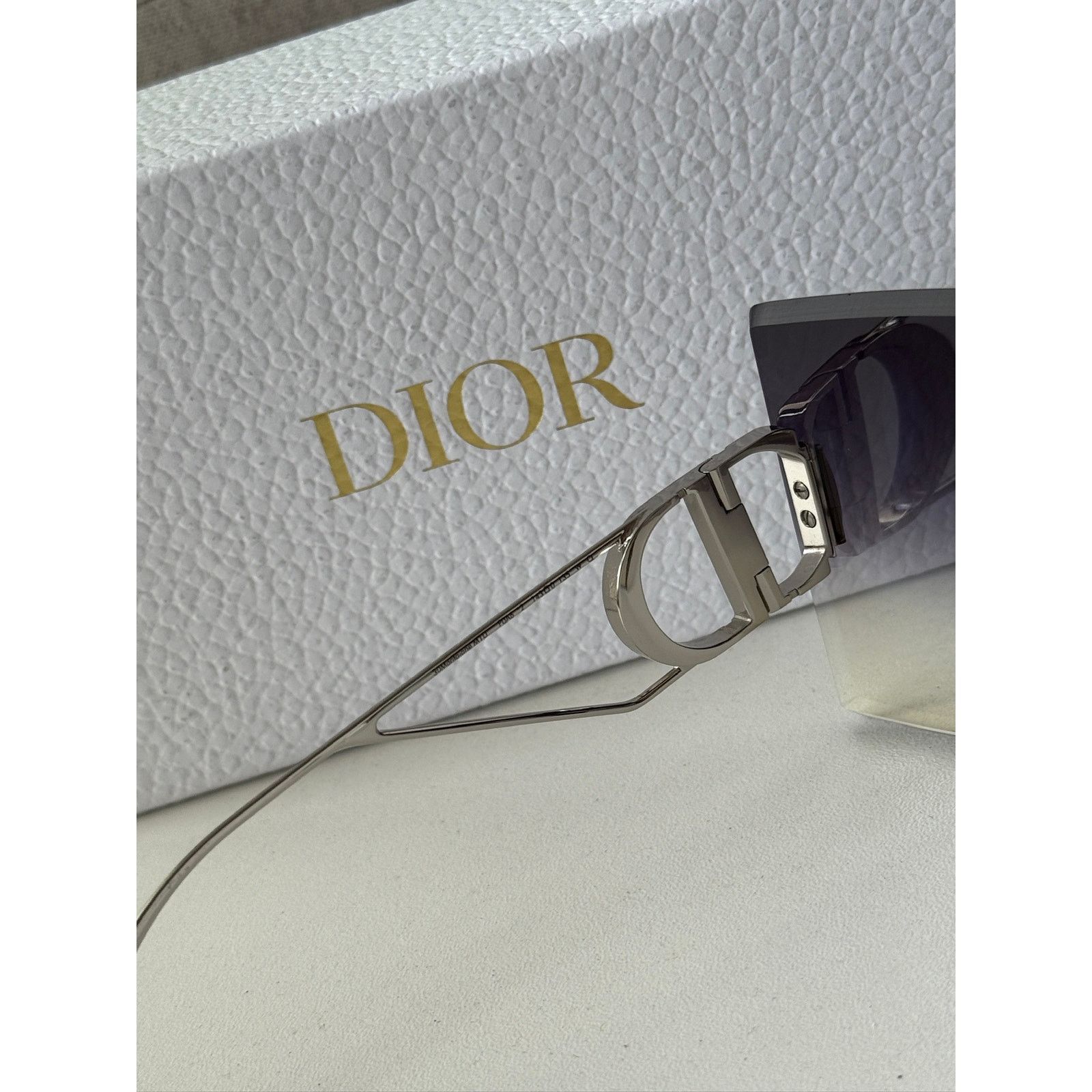 Dior NEW Dior 30Montaigne M1U Oversized Sunglasses Silver Mirror Size ONE SIZE - 8 Thumbnail