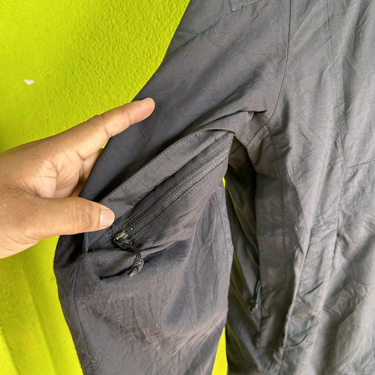 The North Face Vintage The North Face Hyvent Distressed Jacket Size US M / EU 48-50 / 2 - 7 Thumbnail