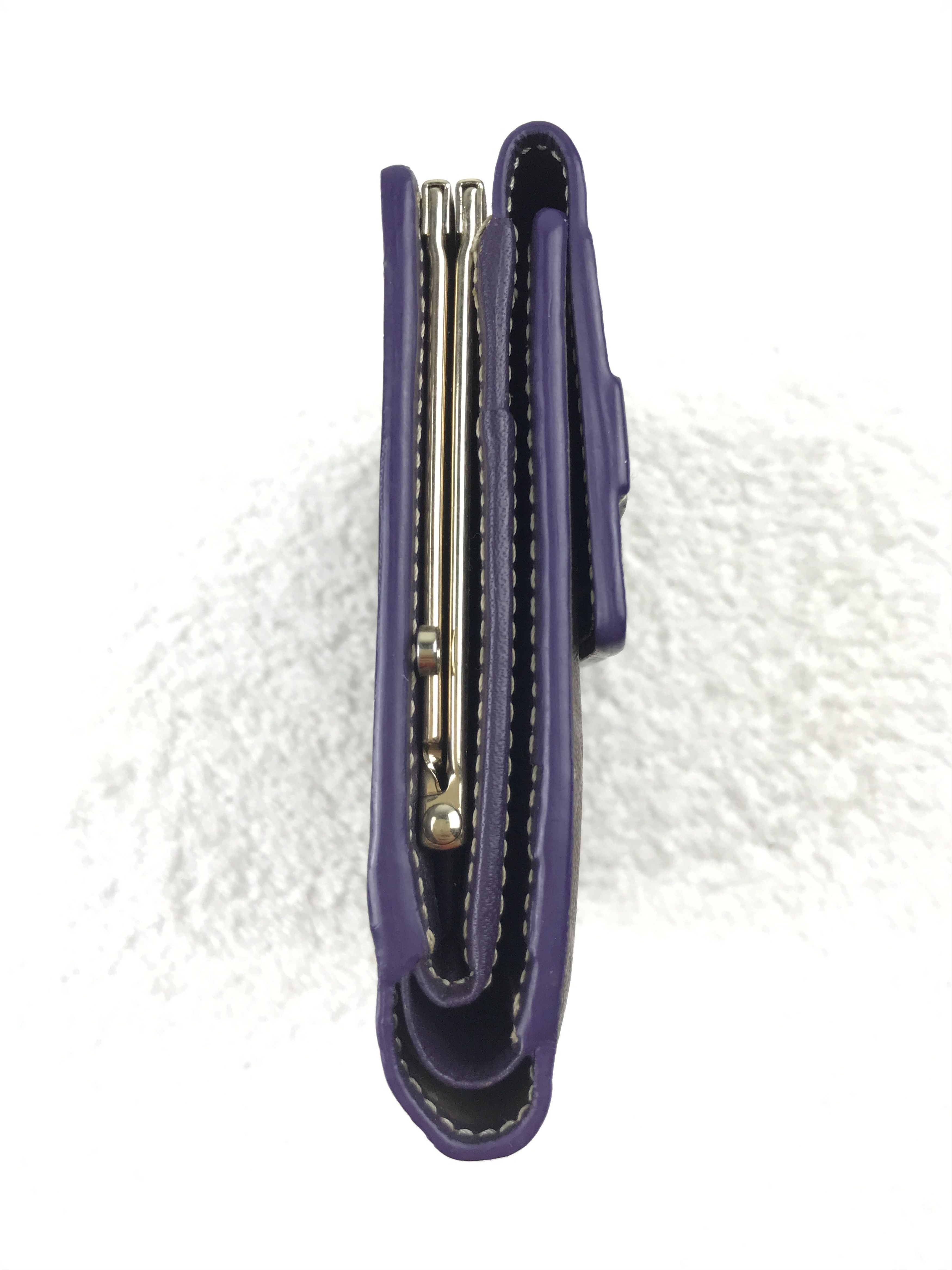 Vintage Nina Ricci Leather Pattern Kisslock Bifold Wallet