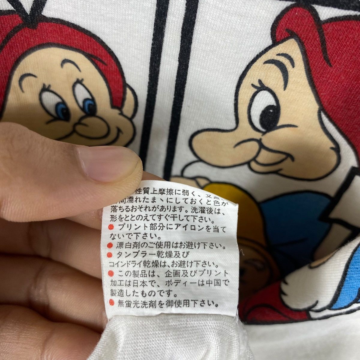 Disney Vintage 90's Disney THE SEVEN DWARFS Snow White Cartoon Tee Size US M / EU 48-50 / 2 - 9 Thumbnail