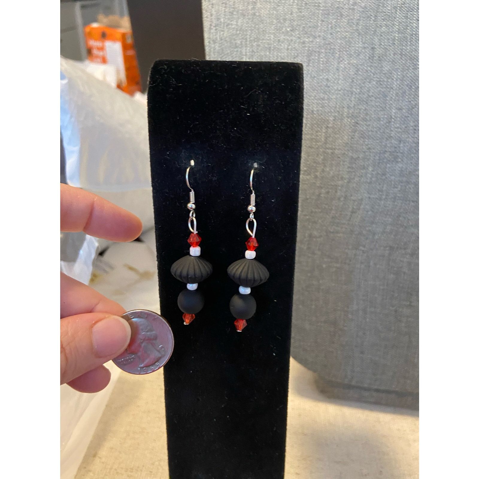 Handmade Handmade red white and black bead earrings Size ONE SIZE - 2 Thumbnail