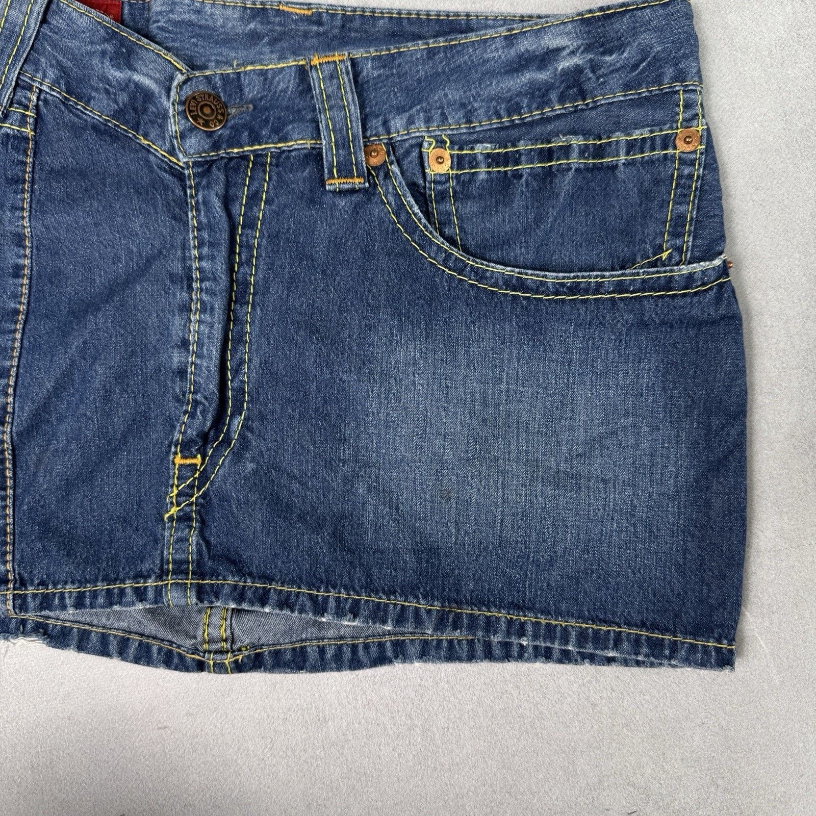 Levi's Vintage Levis Mini Skirt Size Sx Blue Denim Short Size 28" / US 6 / IT 42 - 4 Thumbnail