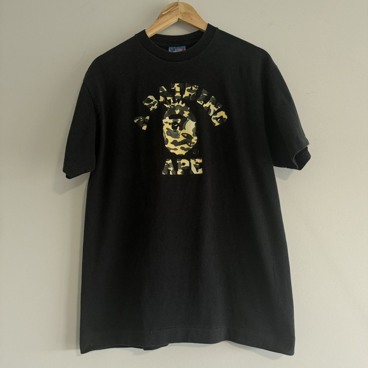 Bape × Kaws OG Bendy Color Camo College Logo Tee NYC Size US L / EU 52-54 / 3 - 2 Thumbnail