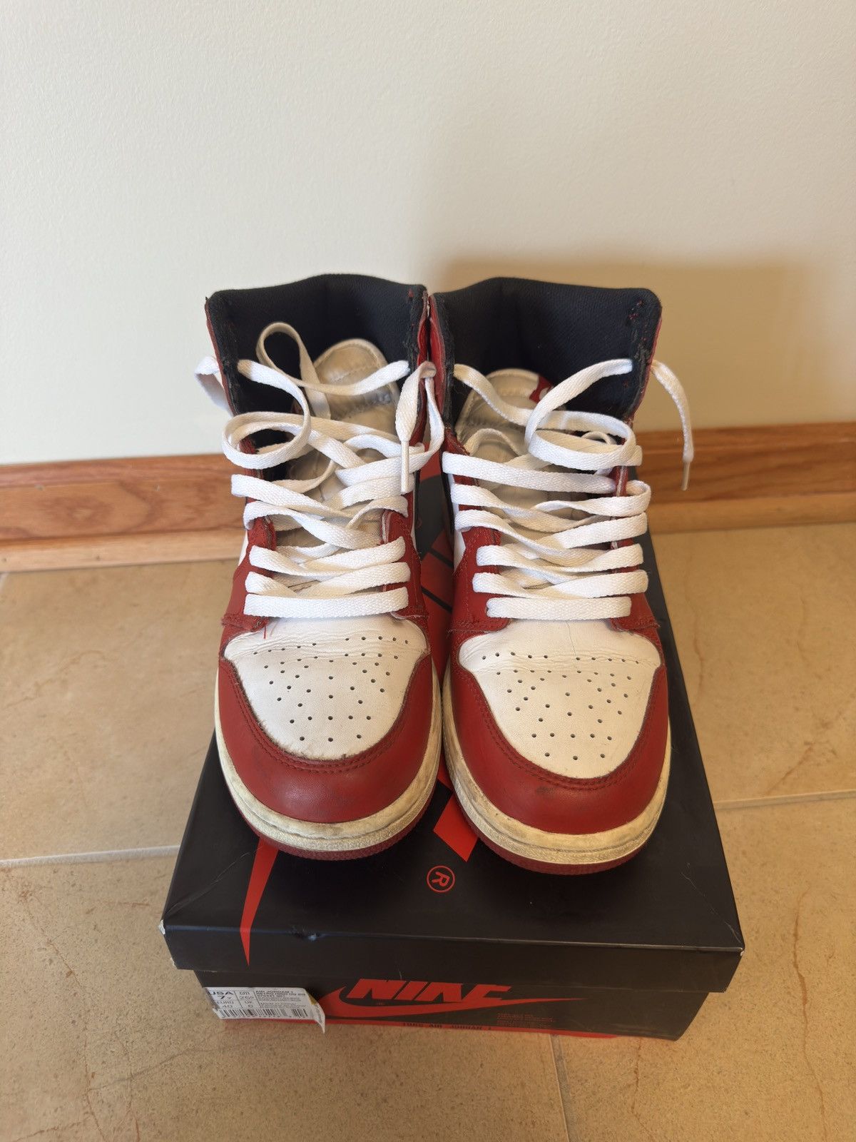 Jordan Brand Jordan 1 Retro Chicago 2015 GS 7 w/ Box (Missing Insoles) Size US 7 / EU 40 - 3 Thumbnail