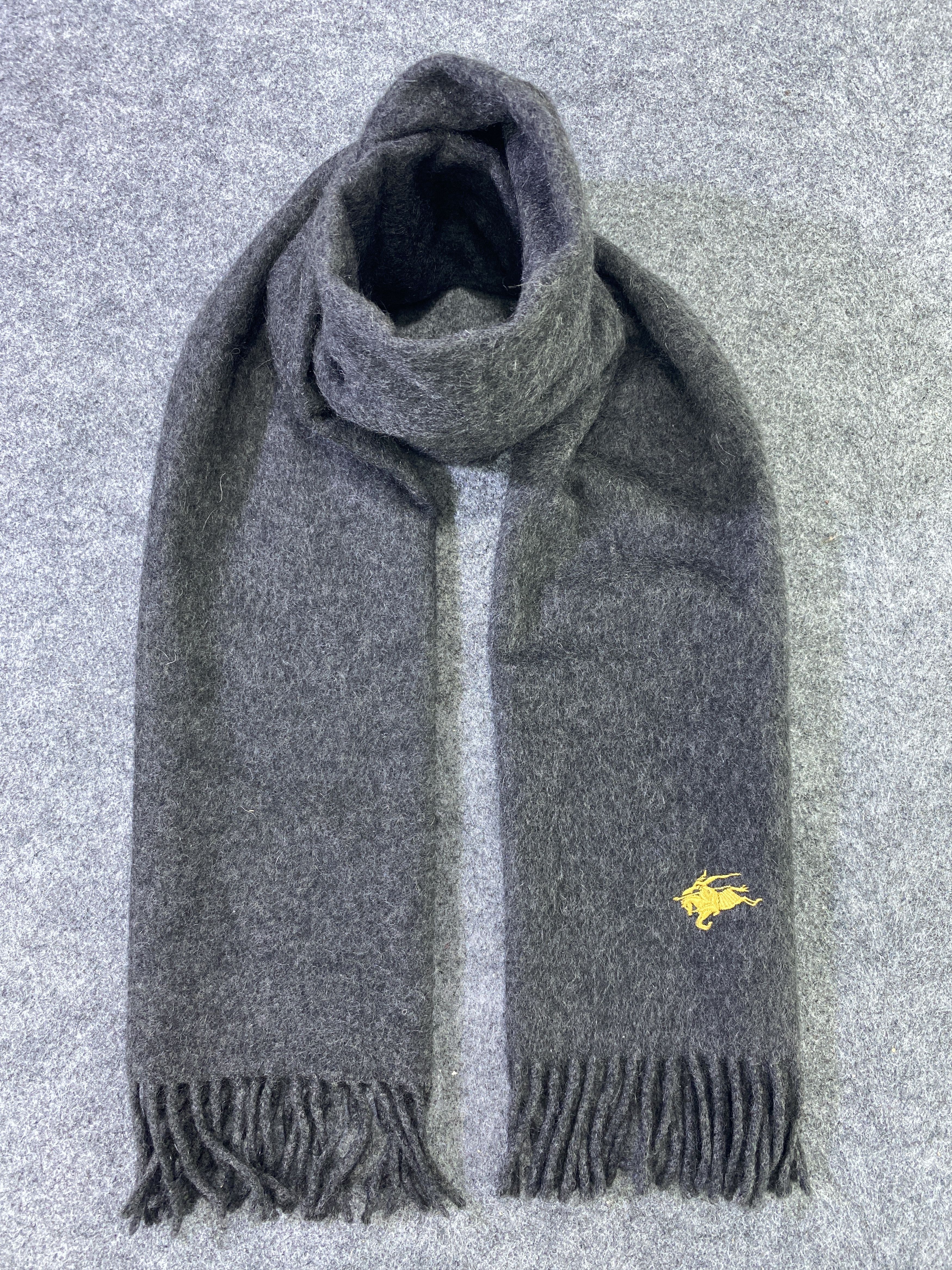Burberry VINTAGE BURBERRY Scarf / Muffler / Neckwear -T687 Size ONE SIZE - 1 Thumbnail
