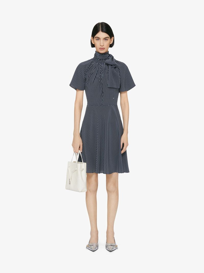 o1w1db10126 Dress in black