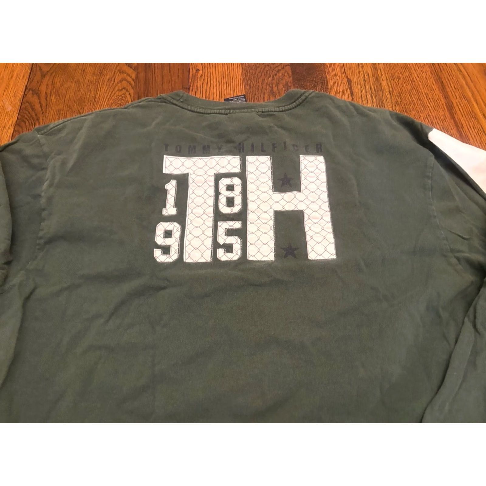 Tommy Hilfiger VINTAGE Tommy Hilfiger Graphic T Shirt Long Sleeve L Green Mens 90s Streetwear XL fit L Size US L / EU 52-54 / 3 - 2 Thumbnail